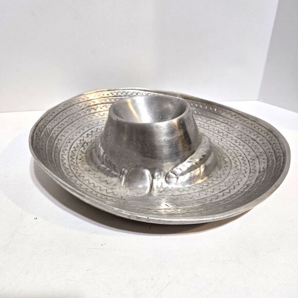 Vintage Cast Aluminum Sombrero Chip and Dip Serving Bowl 11" x 12"x3" Marked 816 - Picture 1 of 6